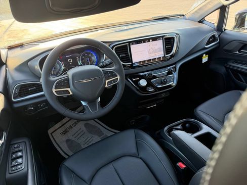 New 2026 Chrysler Voyager LX FWD image 12
