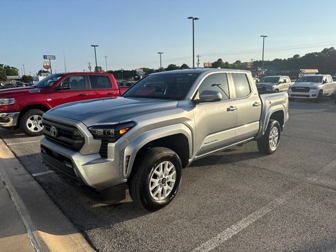 Used 2024 Toyota Tacoma SR5 w/ SR5 Upgrade Package AWD/4WD image 2
