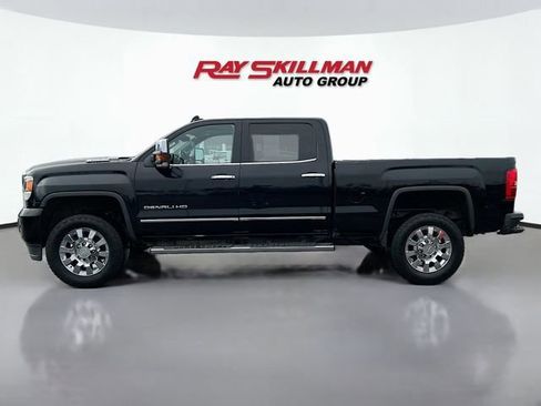 Used 2018 GMC Sierra 2500 Denali w/ Duramax Plus Package image 4