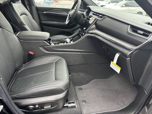 New 2025 Jeep Grand Cherokee Overland image 13