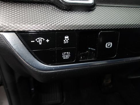 Used 2023 Kia Sportage LX image 16