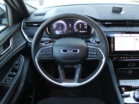 New 2026 Jeep Grand Cherokee L 4WD image 12