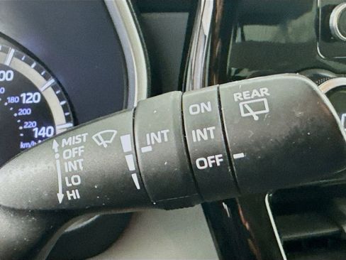 Used 2020 Toyota Highlander XLE FWD image 14