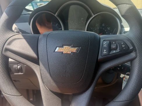 Used 2014 Chevrolet Cruze LS FWD image 7