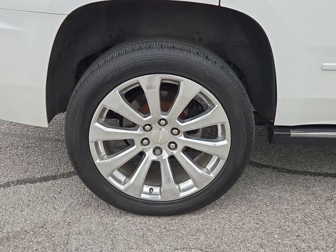 Used 2019 Chevrolet Tahoe Premier w/ Premier Plus Edition AWD/4WD image 17