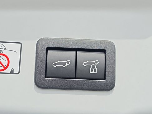 New 2027 Toyota Prius Plug-In Hybrid FWD image 11