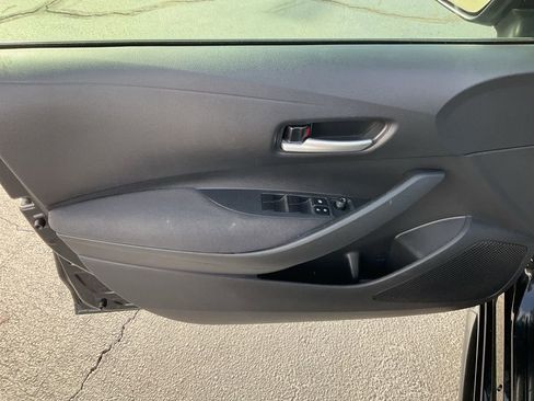 Used 2020 Toyota Corolla LE image 3