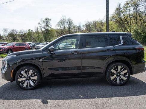 New 2025 Mitsubishi Outlander AWD image 3