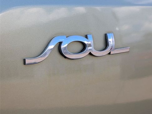 Used 2013 Kia Soul + FWD image 32