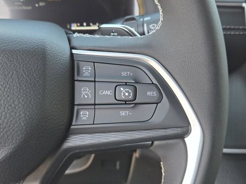 New 2026 Jeep Grand Cherokee L 2WD image 17