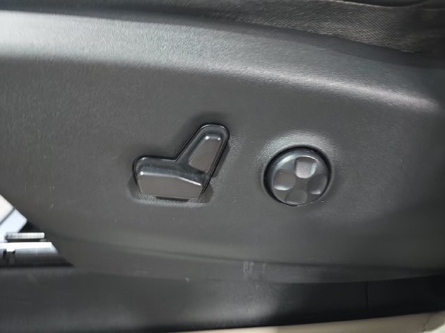 Used 2023 Chrysler Pacifica Touring-L FWD image 31