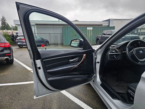 Used 2014 BMW 328i xDrive Sedan AWD/4WD image 18