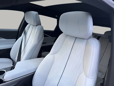 New 2025 Cadillac Lyriq Sport image 31