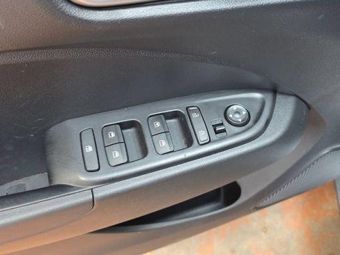 Certified 2025 Hyundai Venue SE FWD image 22