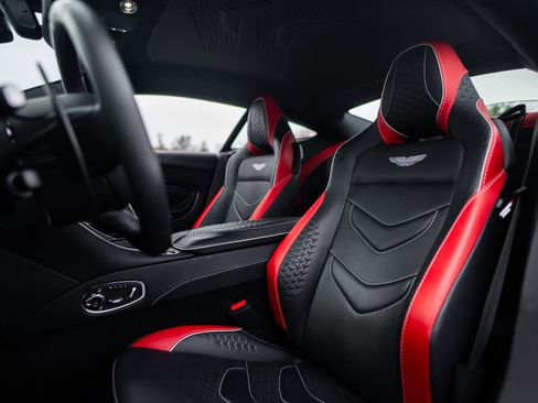 Used 2023 Aston Martin DBS Coupe image 39