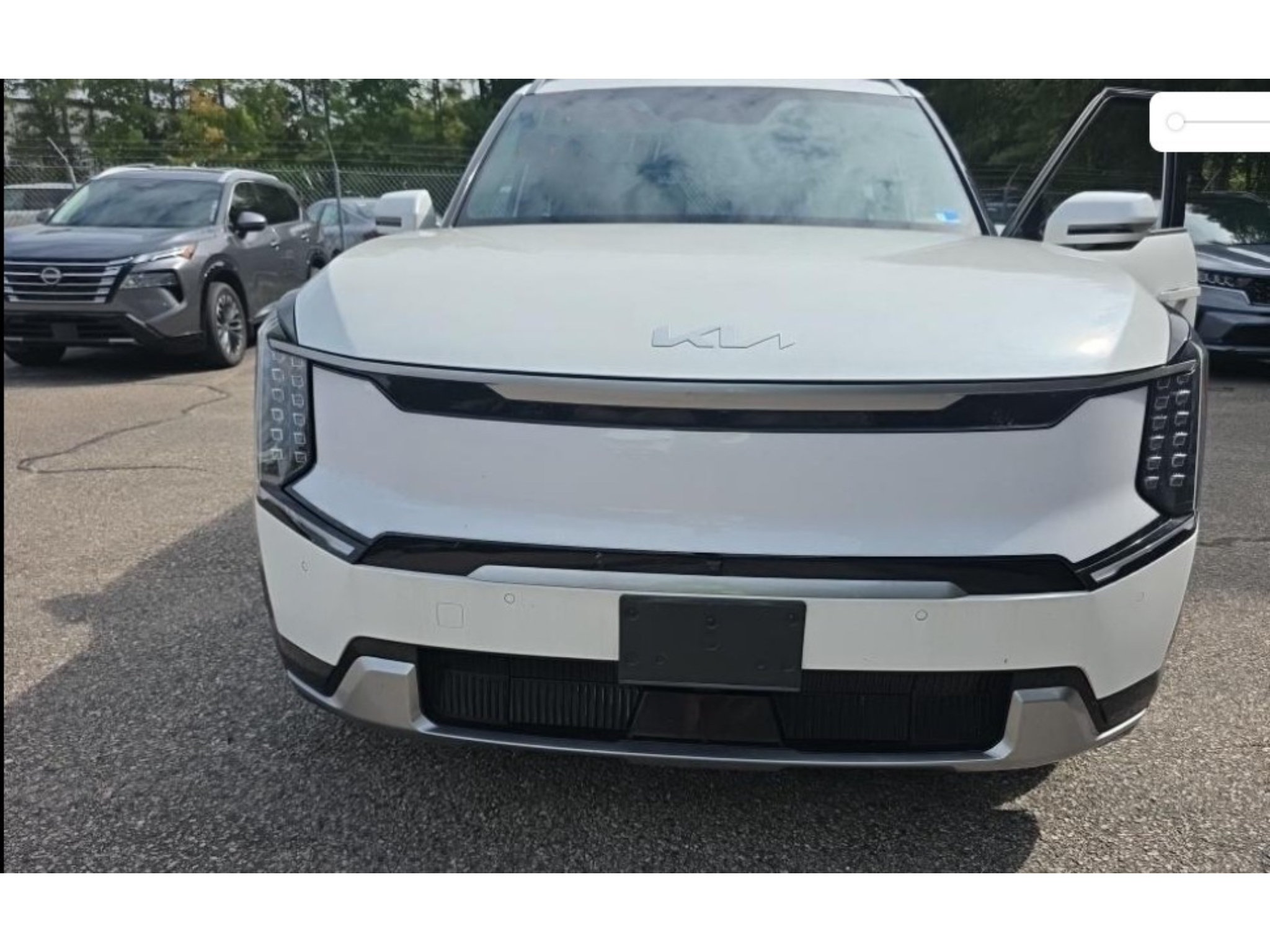 Used 2024 Kia EV9 Land AWD/4WD image 2