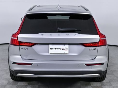 Certified 2025 Volvo V60 B5 Cross Country Plus image 30
