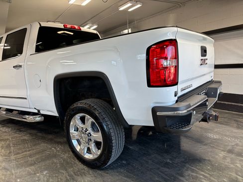 Used 2019 GMC Sierra 2500 SLT w/ Snow Plow Prep Package image 8