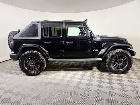 Used 2019 Jeep Wrangler Unlimited Sahara w/ Uconnect 4C Nav & Sound Group AWD/4WD image 8