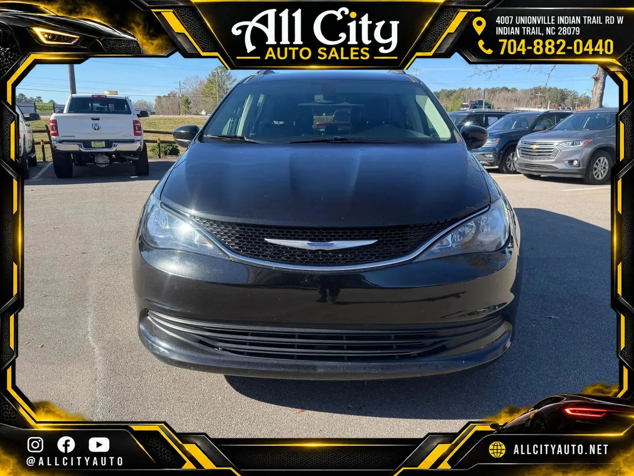 Used 2020 Chrysler Voyager Lxi FWD image 2