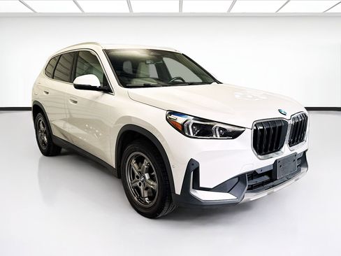 Used 2023 BMW X1 xDrive28i AWD/4WD image 3