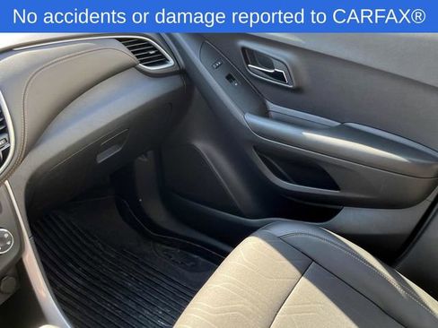 Certified 2022 Chevrolet Trax LT w/ Midnight Edition image 29