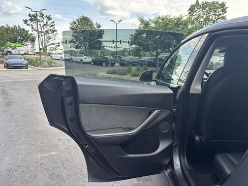 Used 2023 Tesla Model Y Long Range AWD/4WD image 16