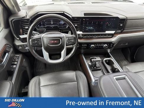 Used 2022 GMC Sierra 1500 SLT w/ SLT Premium Plus Package AWD/4WD image 9
