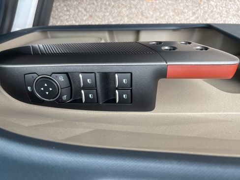 Used 2025 Ford Maverick Lariat w/ 4K Tow Package image 17