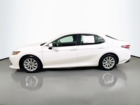 Used 2018 Toyota Camry LE FWD image 4
