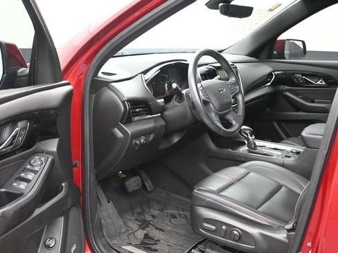 Used 2022 Chevrolet Traverse RS FWD image 11