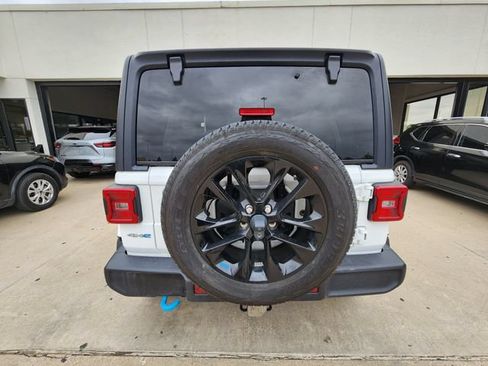 Used 2023 Jeep Wrangler Unlimited Sahara w/ Cold Weather Group AWD/4WD image 5
