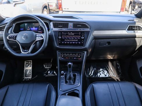Used 2022 Volkswagen Tiguan SE R-Line image 12