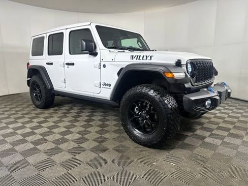 Used 2024 Jeep Wrangler Unlimited image 2