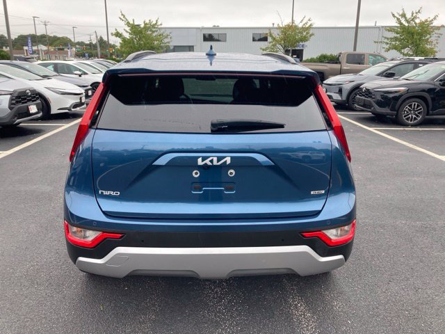 Used 2024 Kia Niro EX w/ EX Cold Weather Package FWD image 5