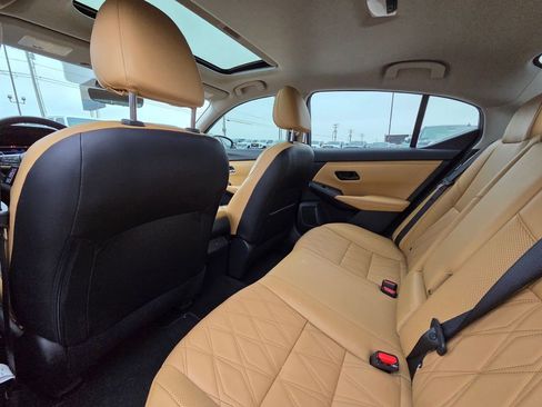 Used 2025 Nissan Sentra SV w/ SV Premium Package image 26