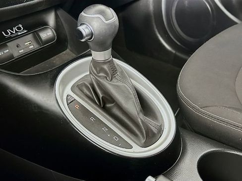 Used 2015 Kia Soul Base image 24