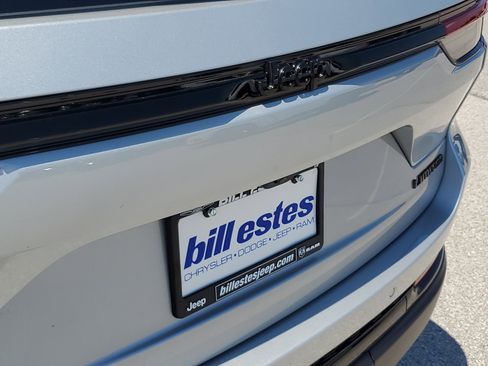 New 2025 Jeep Grand Cherokee Limited w/ Luxury Tech Group II image 9