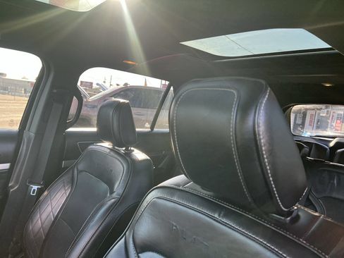 Used 2018 Ford Explorer Platinum AWD/4WD image 12