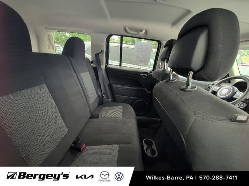 Used 2016 Jeep Patriot Sport w/ Power Value Group AWD/4WD image 11