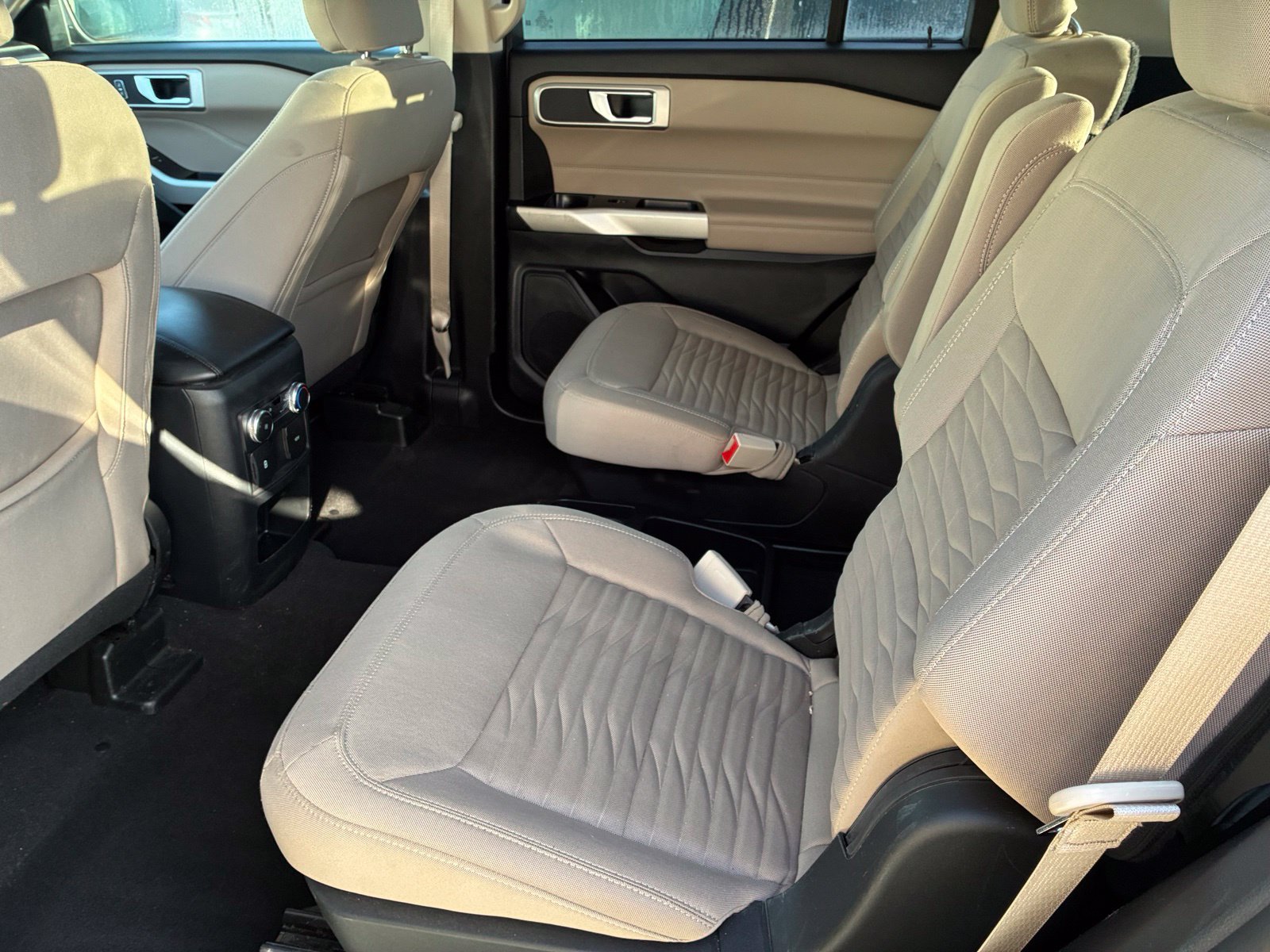 Used 2021 Ford Explorer XLT RWD image 13