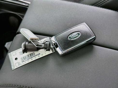 Used 2025 Land Rover Range Rover Velar Dynamic SE AWD/4WD image 17