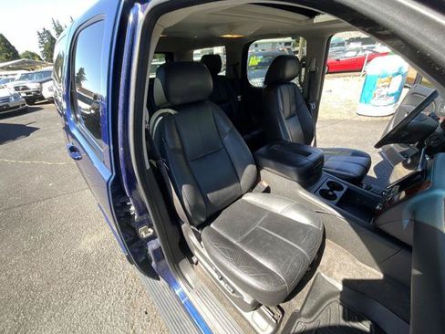 Used 2012 Chevrolet Tahoe LT w/ Luxury Package AWD/4WD image 18