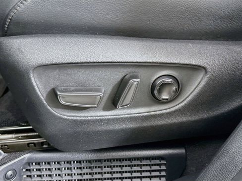 Certified 2025 Toyota Sienna Limited FWD image 33