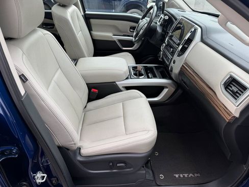Used 2021 Nissan Titan SL w/ Moonroof Package AWD/4WD image 11