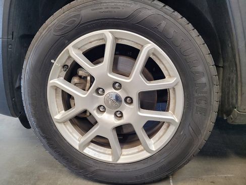 Used 2019 Jeep Renegade Latitude image 31