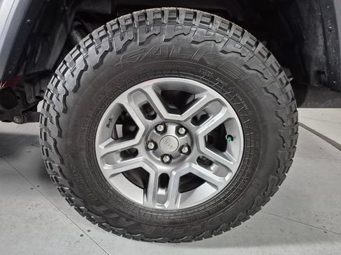 Used 2020 Jeep Gladiator Sport w/ Quick Order Package 24S AWD/4WD image 11