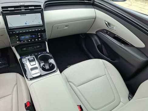 Used 2022 Hyundai Tucson Limited AWD/4WD image 16