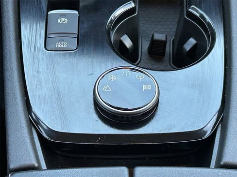 Certified 2025 Nissan Rogue SV image 24