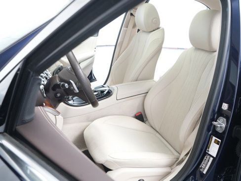 Used 2017 Mercedes-Benz E 300 4MATIC image 31